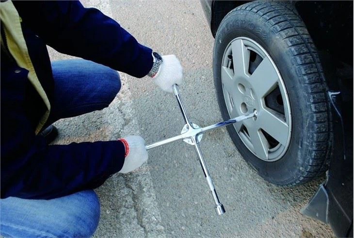 Cross Wrench